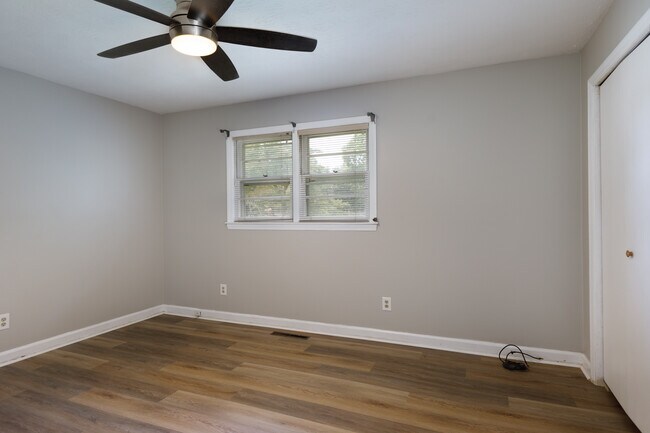 Building Photo - 606 Hilliard Dr