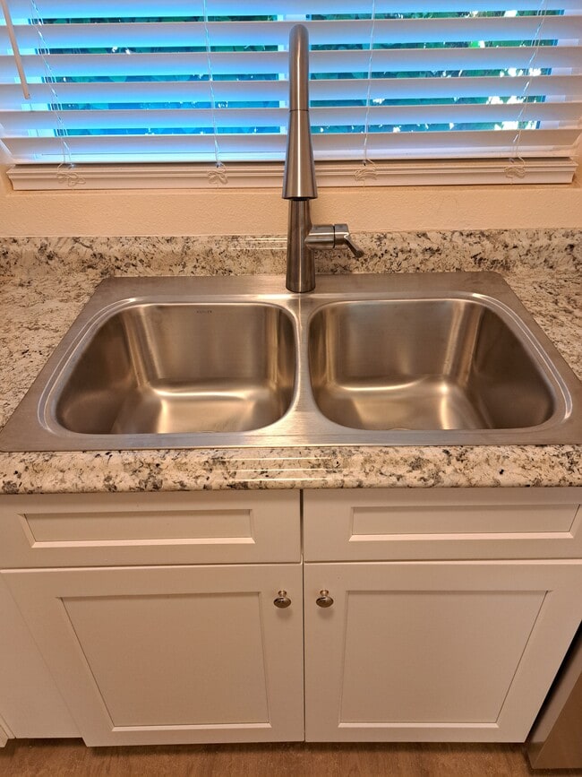 Building Photo - 35049 Cedar Ave