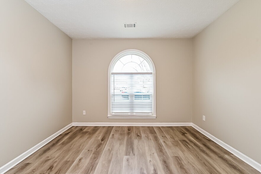 Building Photo - 125 Gingerbread Pl