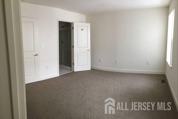 Building Photo - 25 Overhill Dr