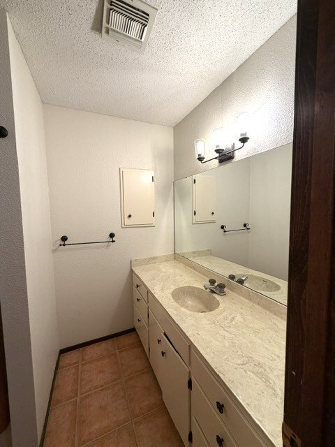 Building Photo - 531 Fairway Ct