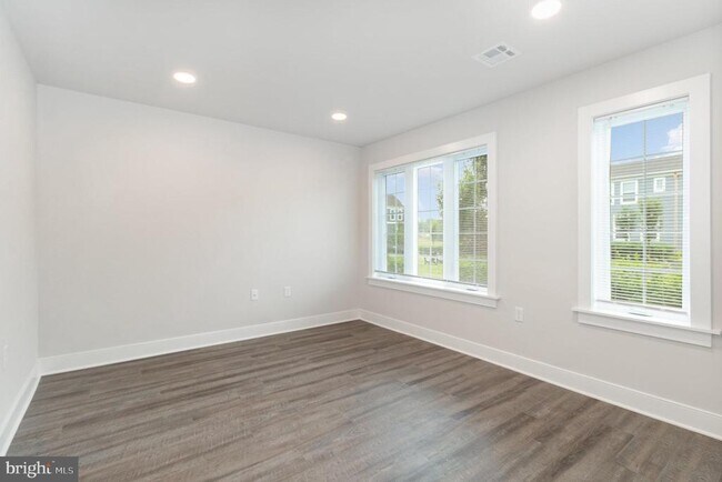 Building Photo - 10 Seover Wy