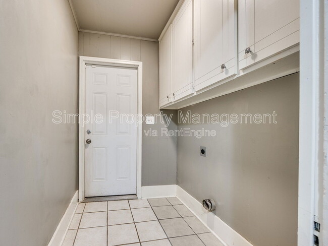 Building Photo - 1817 W Park Pl