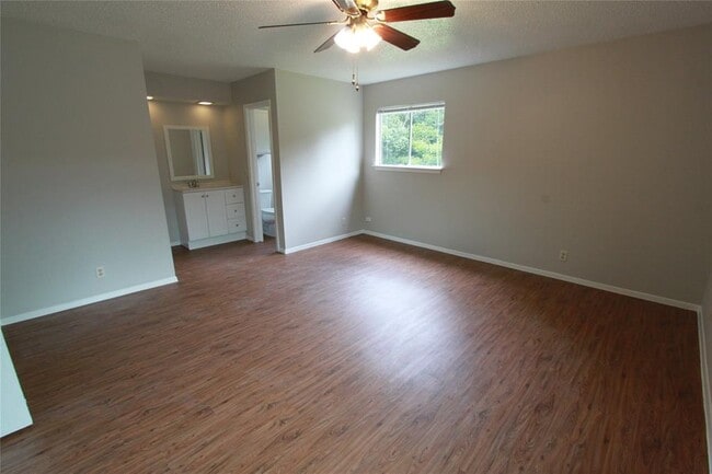 Building Photo - 6606 Betty Cook Dr