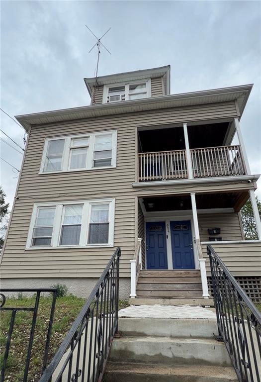 Building Photo - 694 Killingly St