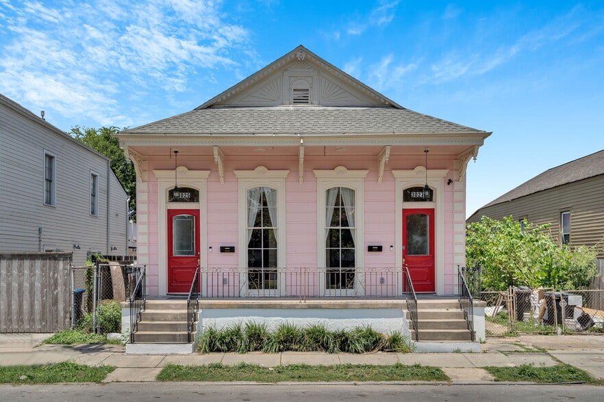 Primary Photo - 3025 Saint Claude Ave
