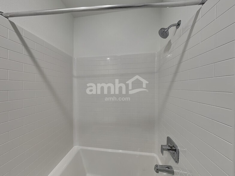 Building Photo - 10116 Cv Mountain St