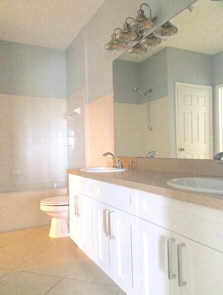 Building Photo - 4345 Bayside Village Dr