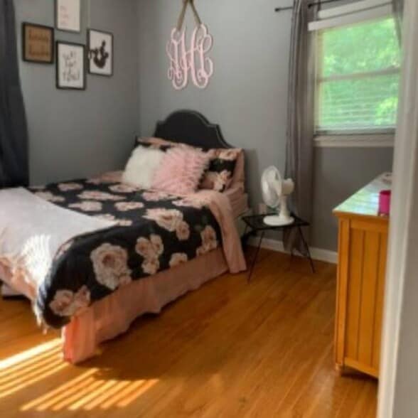 Building Photo - 471 Beverly St