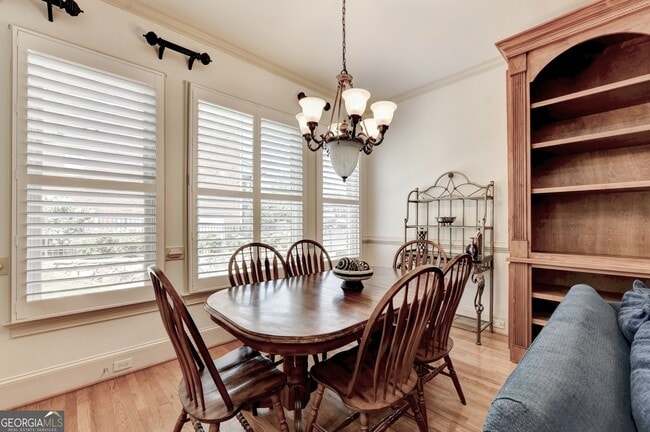 Building Photo - 8910 Pinehurst Cove