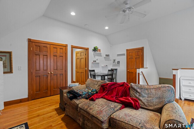 Building Photo - 136 Edwards St