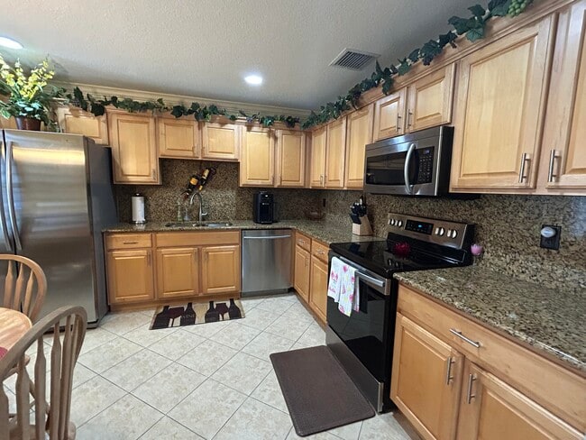 Building Photo - 10470 Pelican Dr