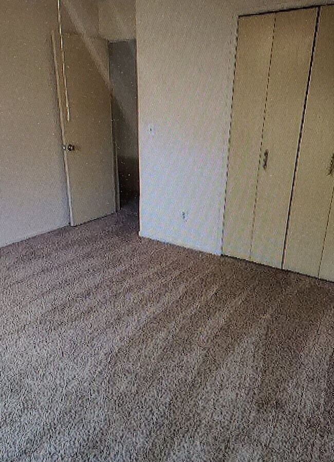 Building Photo - 2 BED WESTMOOR CONDO