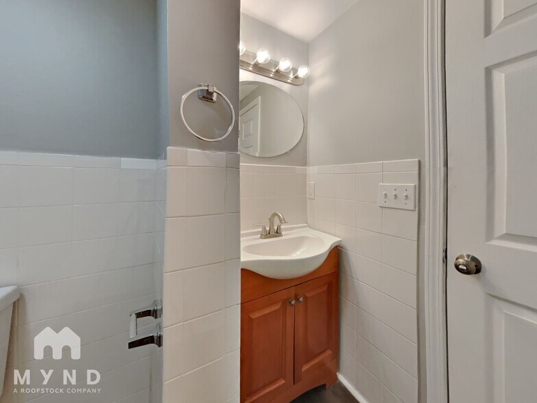 Building Photo - 2039 Ashland St