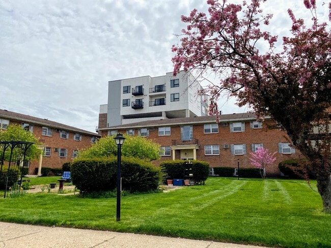 Building Photo - Wellington Square Apartments