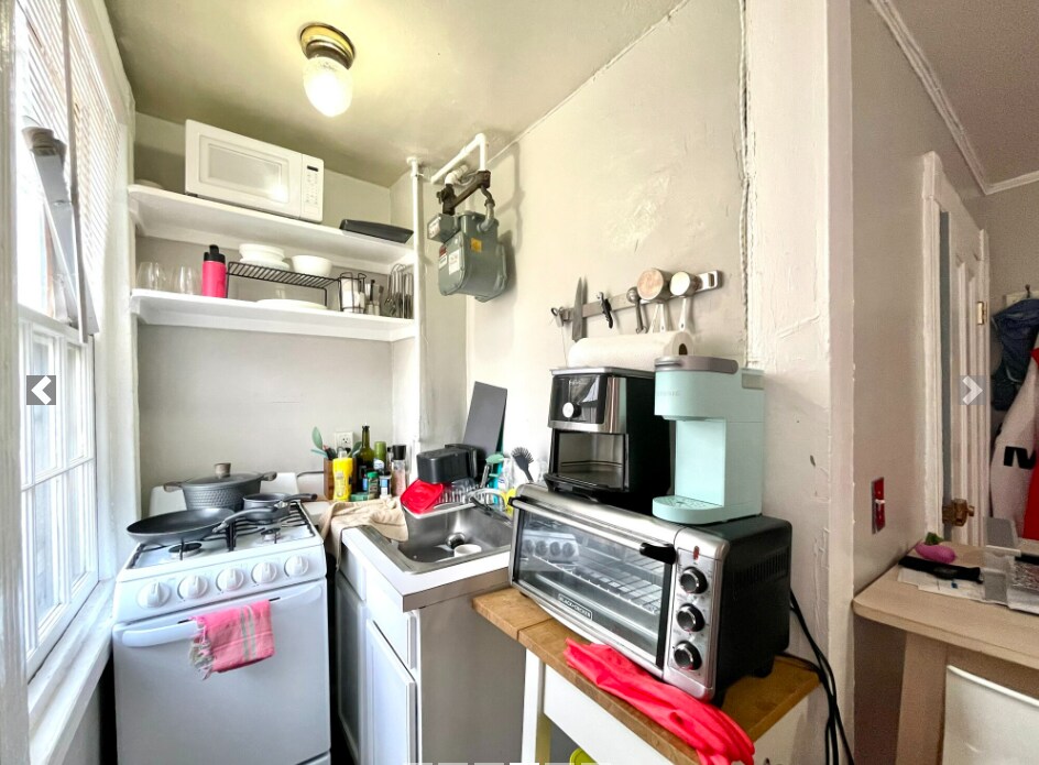 Building Photo - 2 Champney Plz