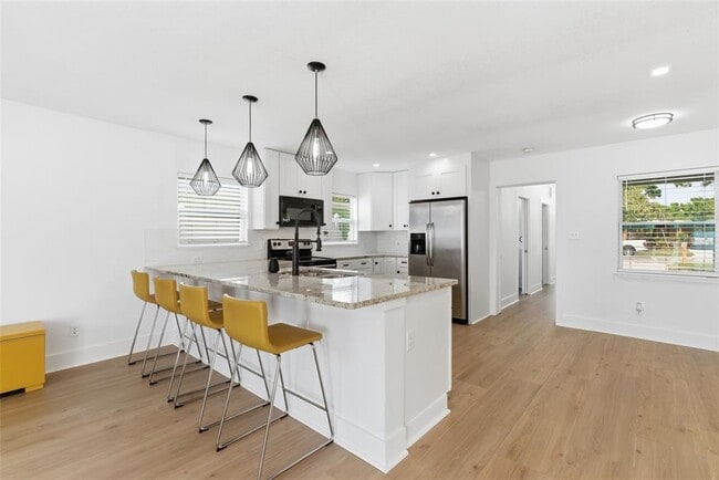 Building Photo - 3916 W Iowa Ave