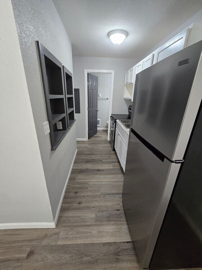 Building Photo - Remodeled Studio Apartment