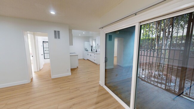 Interior Photo - 12159 Magnolia Blvd