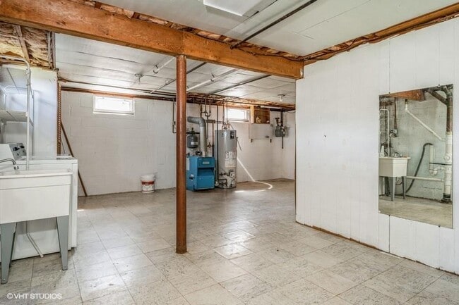 Building Photo - 126 Linden Ln