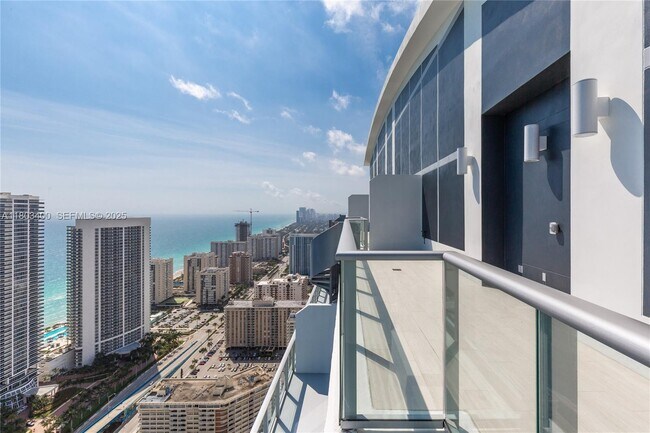 Building Photo - 4010 S Ocean Dr