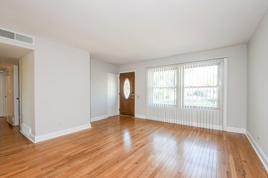 Building Photo - 11166 Prentice Dr