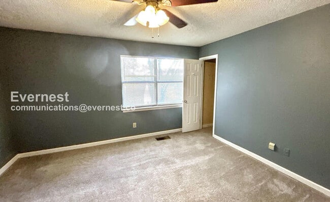 Building Photo - 493 Cedar Crest Dr