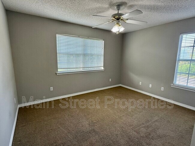 Building Photo - 2121 Pin High Dr