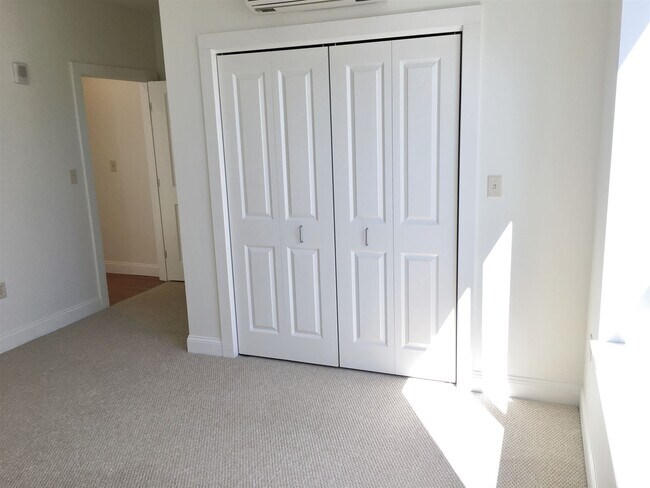 Building Photo - 875 Elm St