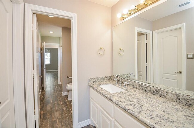 Building Photo - 1407 Kennoway Park Dr
