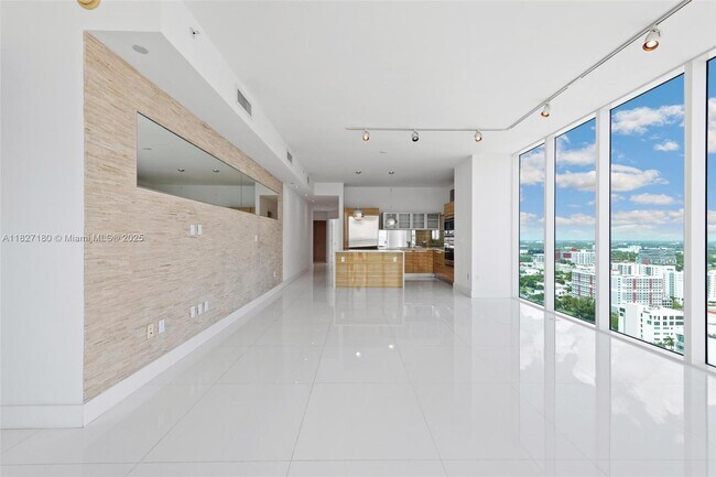 Building Photo - 2020 N Bayshore Dr