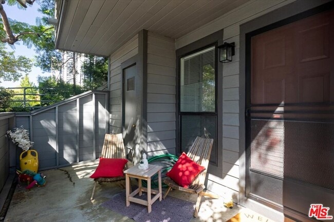 Primary Photo - 279 E Glenarm St