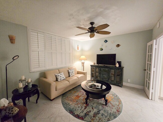 Building Photo - Paradise Found! 13th Floor Condo 3/2