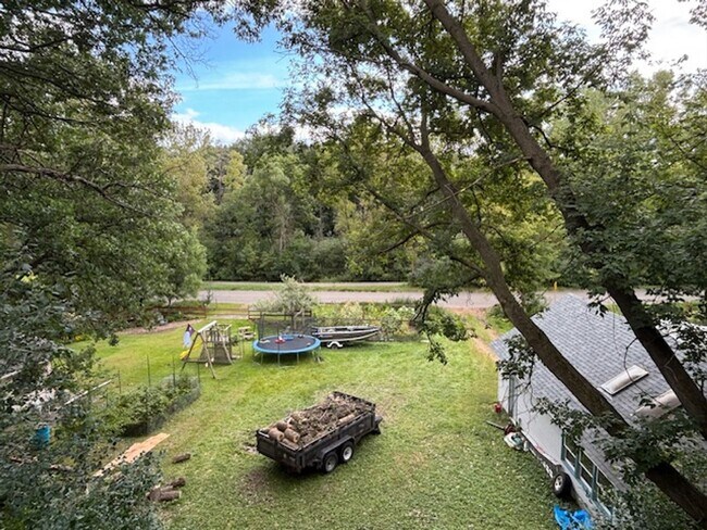 Building Photo - Spacious 4 BR/4 BA Single-Family Home in a...