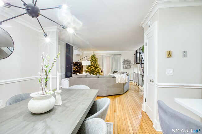 Building Photo - 60 Lawn Ave