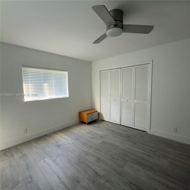 Building Photo - 11030 SW 42nd Ct