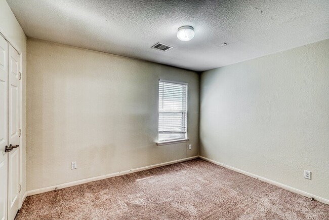 Building Photo - 2219 Diamond Crest Dr