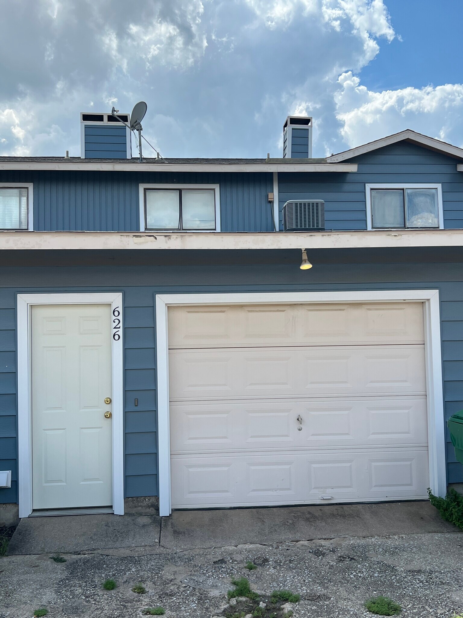Garage - 626 WOLFTRAP DR.