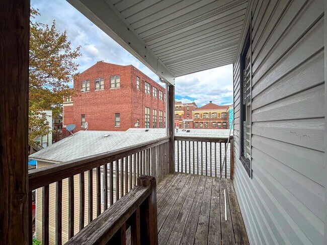 Building Photo - 96 Cutler St