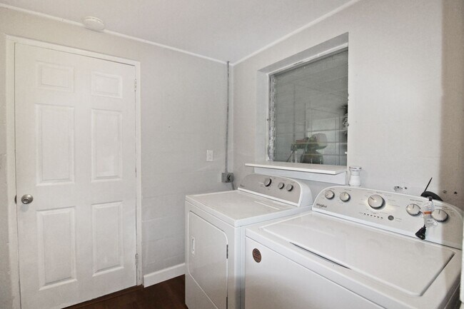 Building Photo - South Venice Annual Home for Rent