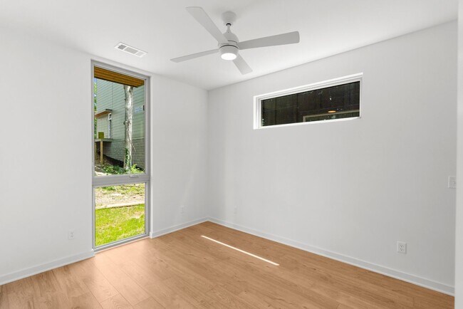 Building Photo - 3038 Edwin Cir