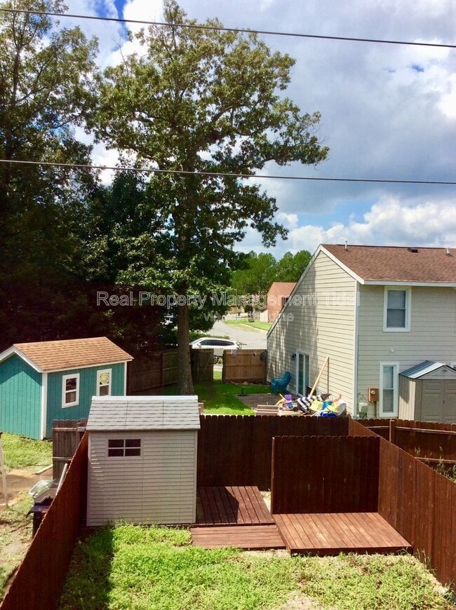 Building Photo - 430 Falling Ln