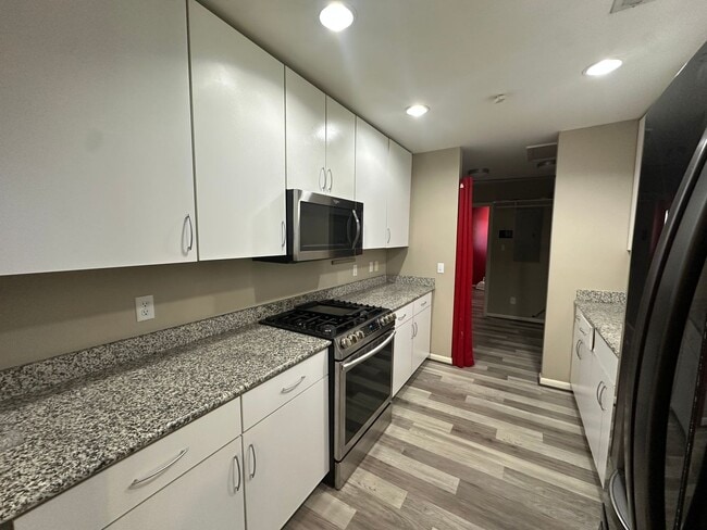 Building Photo - 3 Bedroom, 2 Bath Home in Golden Springs