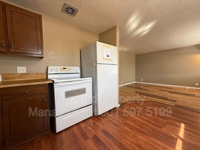 Building Photo - 1495 S 200 E