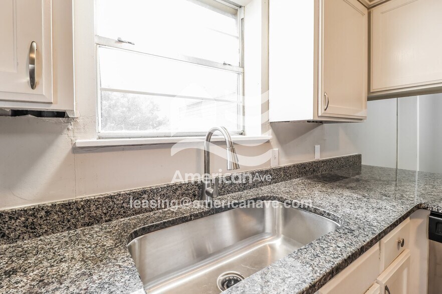 Building Photo - 84 Henry Ln