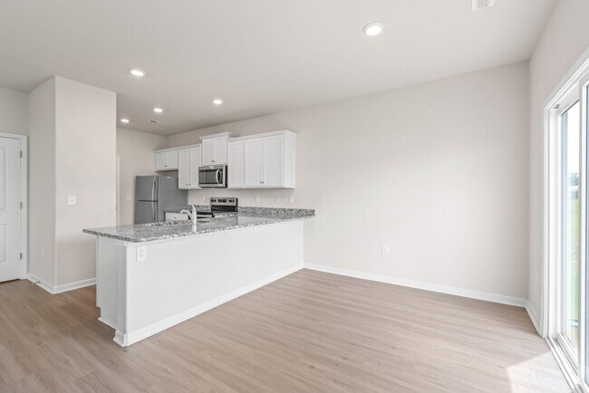 Building Photo - Modern Home with Great Layout!