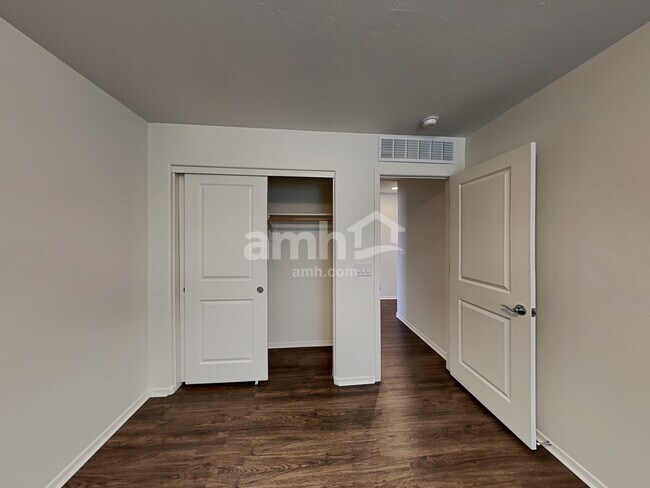 Building Photo - 683 N Nestled Hummingbird Ln E