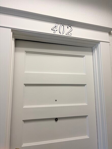 Building Photo - 251 E Broadway