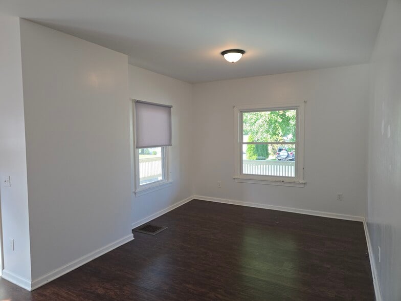 Building Photo - 210 Van Dusen St