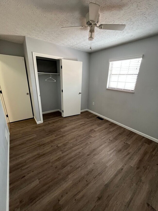 Building Photo - Fantastic 3 bedroom 2 bathroom single family home Johnstown